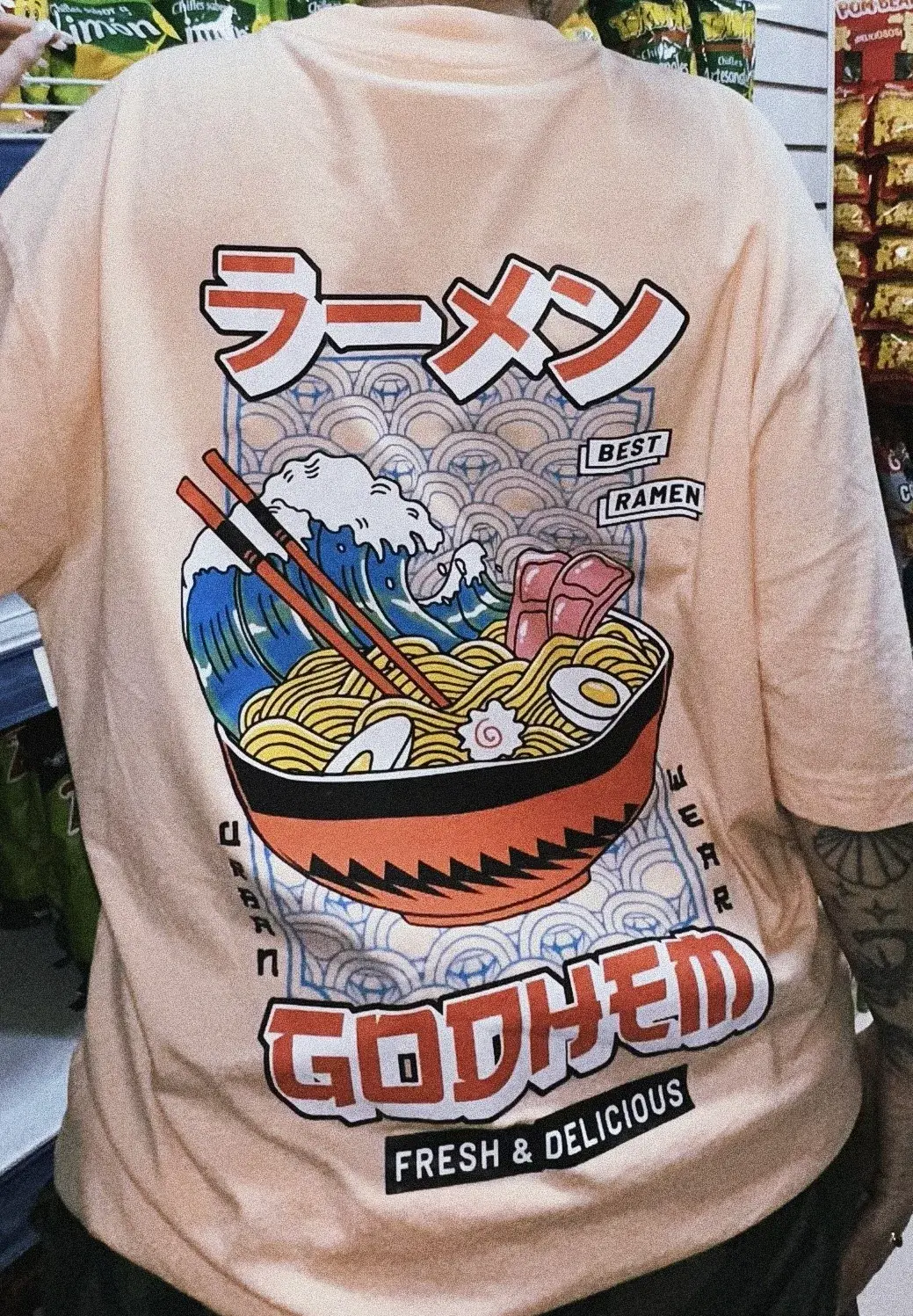Espalda de la camiseta Ramen Japonés con el cuenco de ramen estampado